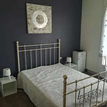 200m De La Plage Apartment *