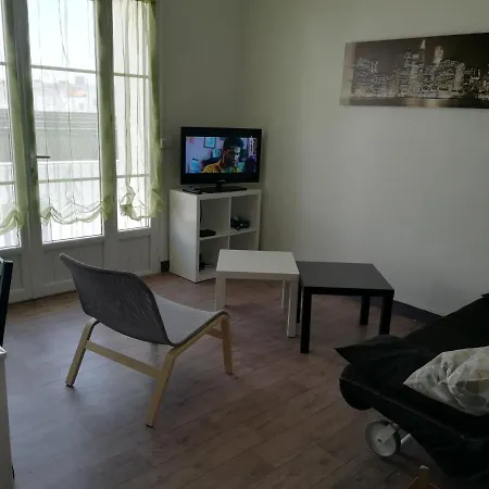 200m De La Plage Apartment *